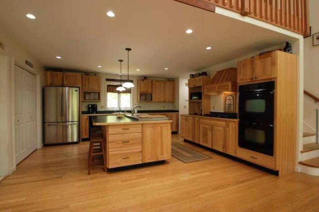 Beautiful Spacious Home W/ Game Room. Gilford Exteriér fotografie